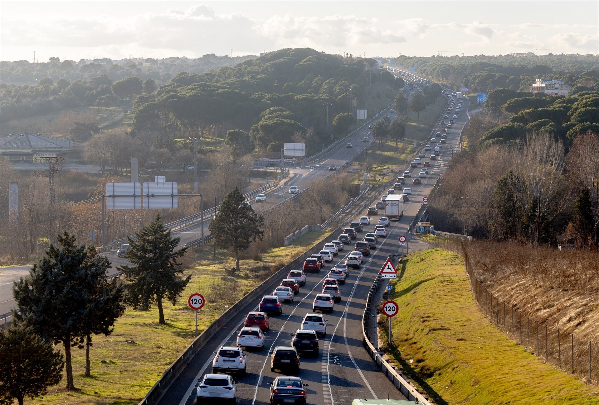 El coche pierde peso en la ciudad, pero sigue siendo imprescindible para moverse en España. Fuente: Europa Press.