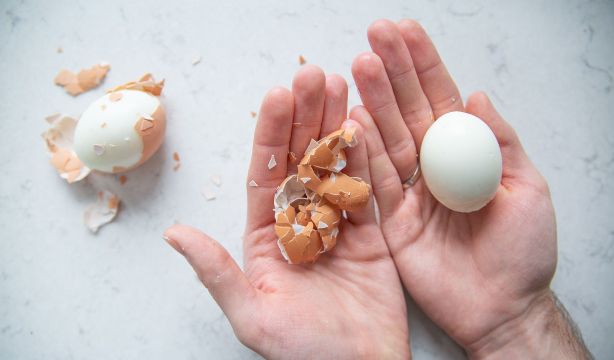 El truco para pelar los huevos fácilmente. Fuente: BigStock.