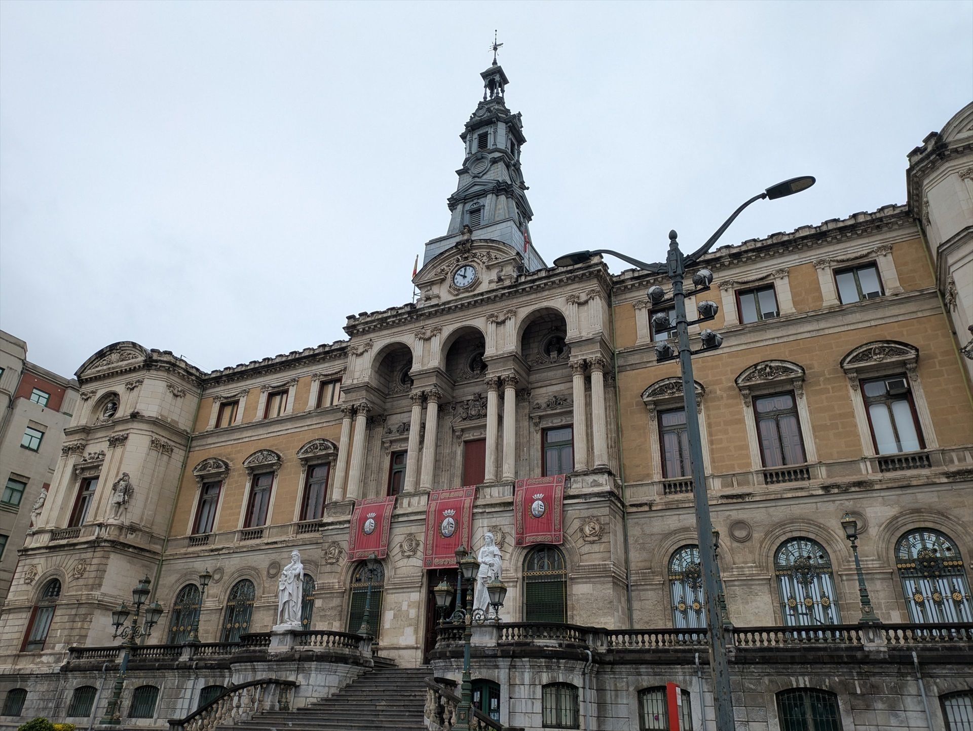 La Justicia obliga al Ayuntamiento de Bilbao a readmitir a un funcionario al que obligó a jubilarse. Foto: EuropaPress
