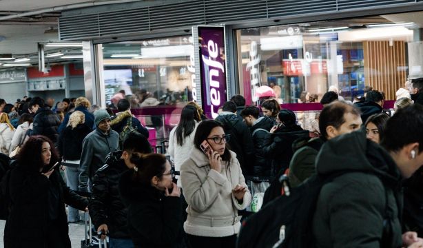 Incertidumbre, tristeza y rabia en Atocha tras el accidente de tren de Adamuz