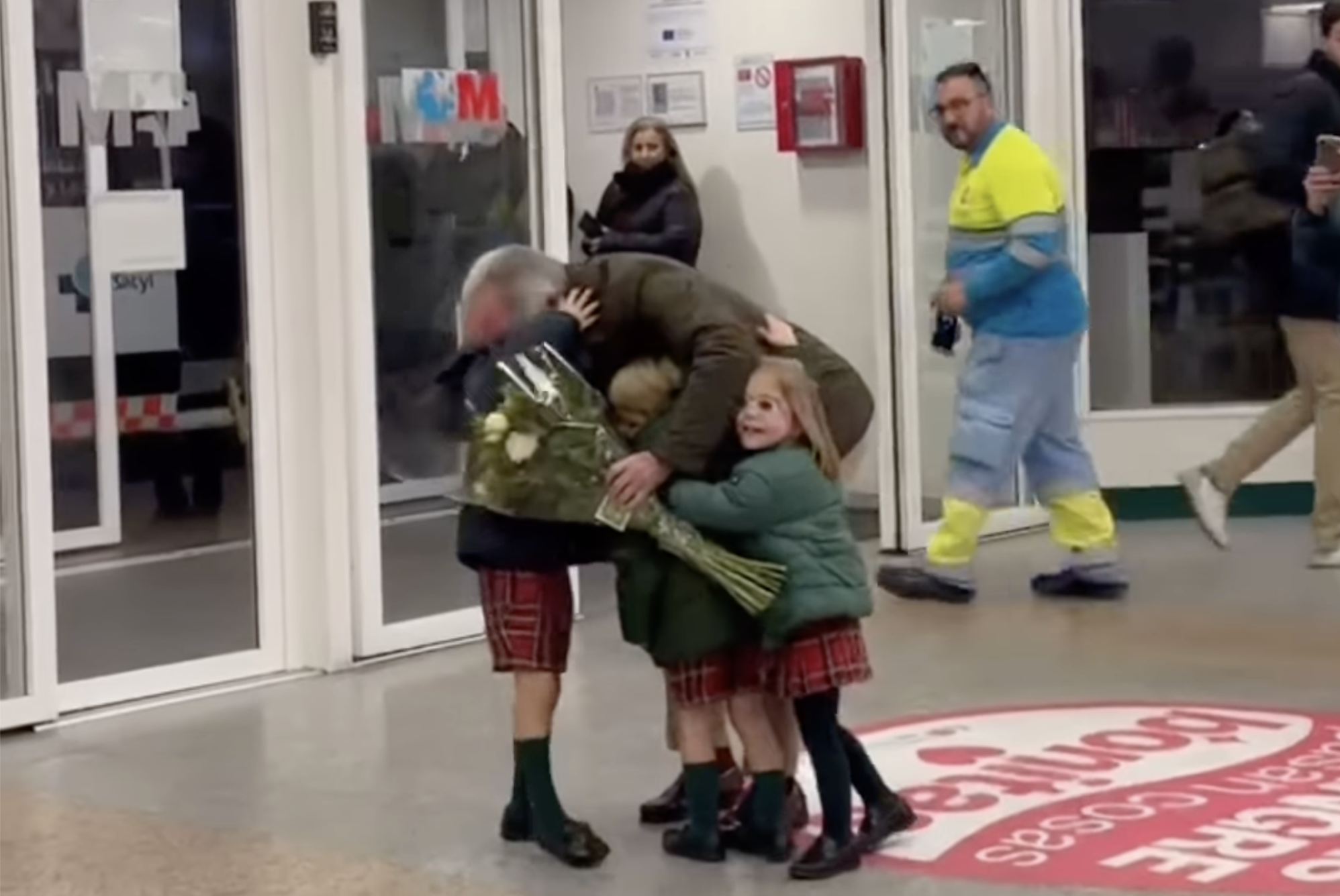 VÍDEO: Despedida sorpresa a uno de los médicos más queridos del Gregorio Marañón por su jubilación