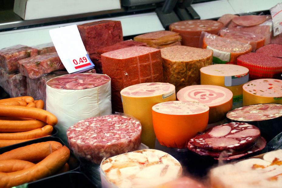 Los alimentos procesados en España no reducen la sal "pese a los compromisos de salud pública"