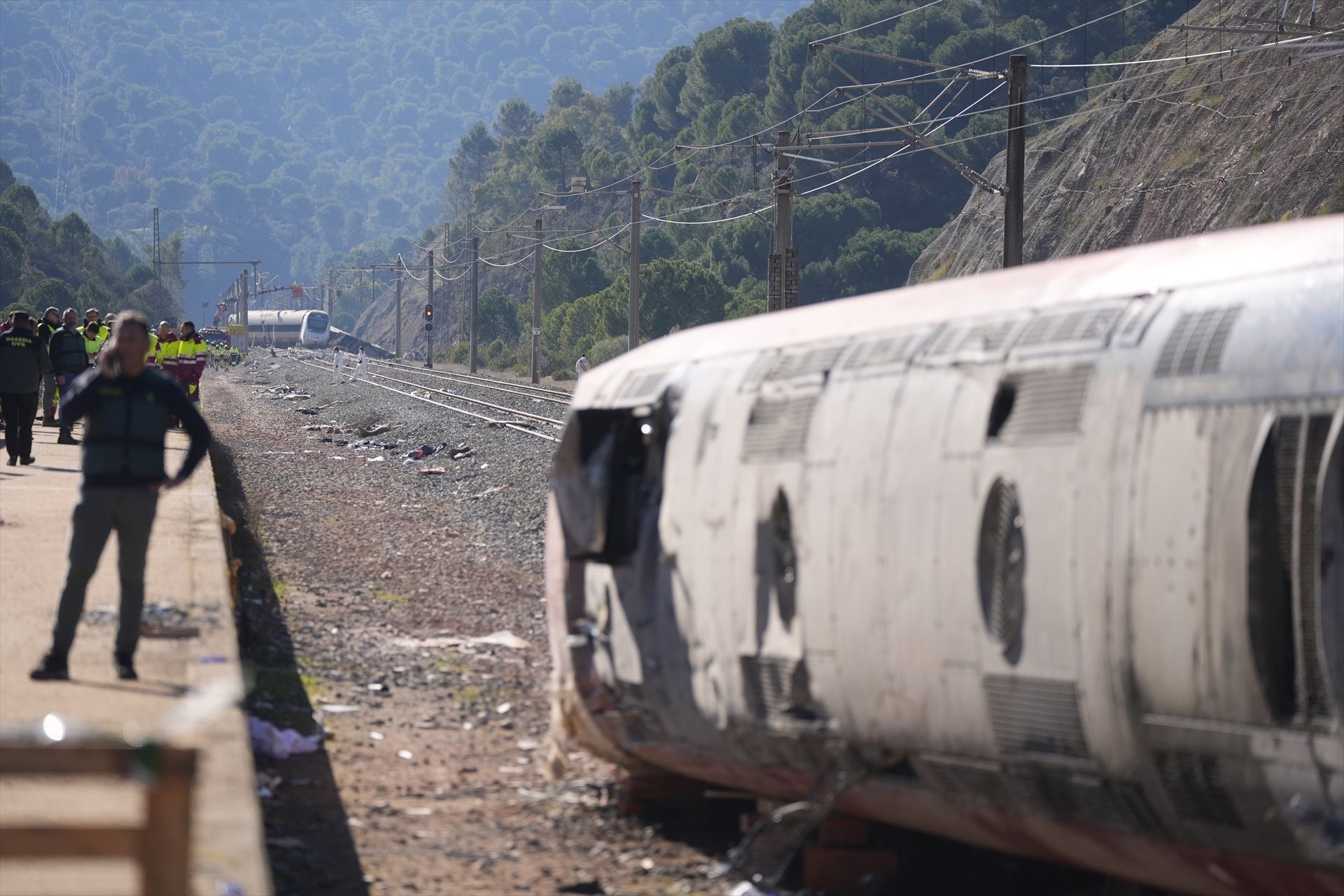 El Gobierno confirma que hay aún tres cadáveres en el interior del Alvia siniestrado en Adamuz