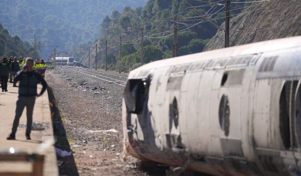 El Gobierno confirma que hay aún tres cadáveres en el interior del Alvia siniestrado en Adamuz
