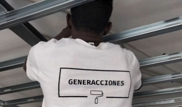 Jóvenes vulnerables reforman viviendas de mayores sin recursos en el proyecto 'Generaciones' (Asociación #UP2U Project)