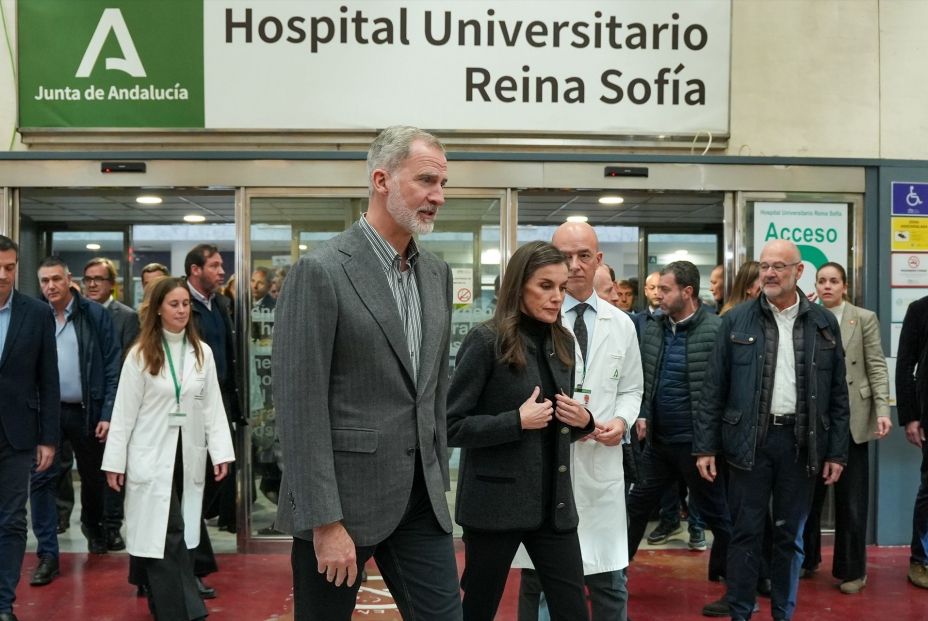 EuropaPress 7231895 reyes felipe vi letizia desplazado hospital universitario reina sofia
