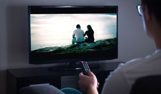 El lado oscuro de la 'adicción' a las series televisivas (Bigstock)