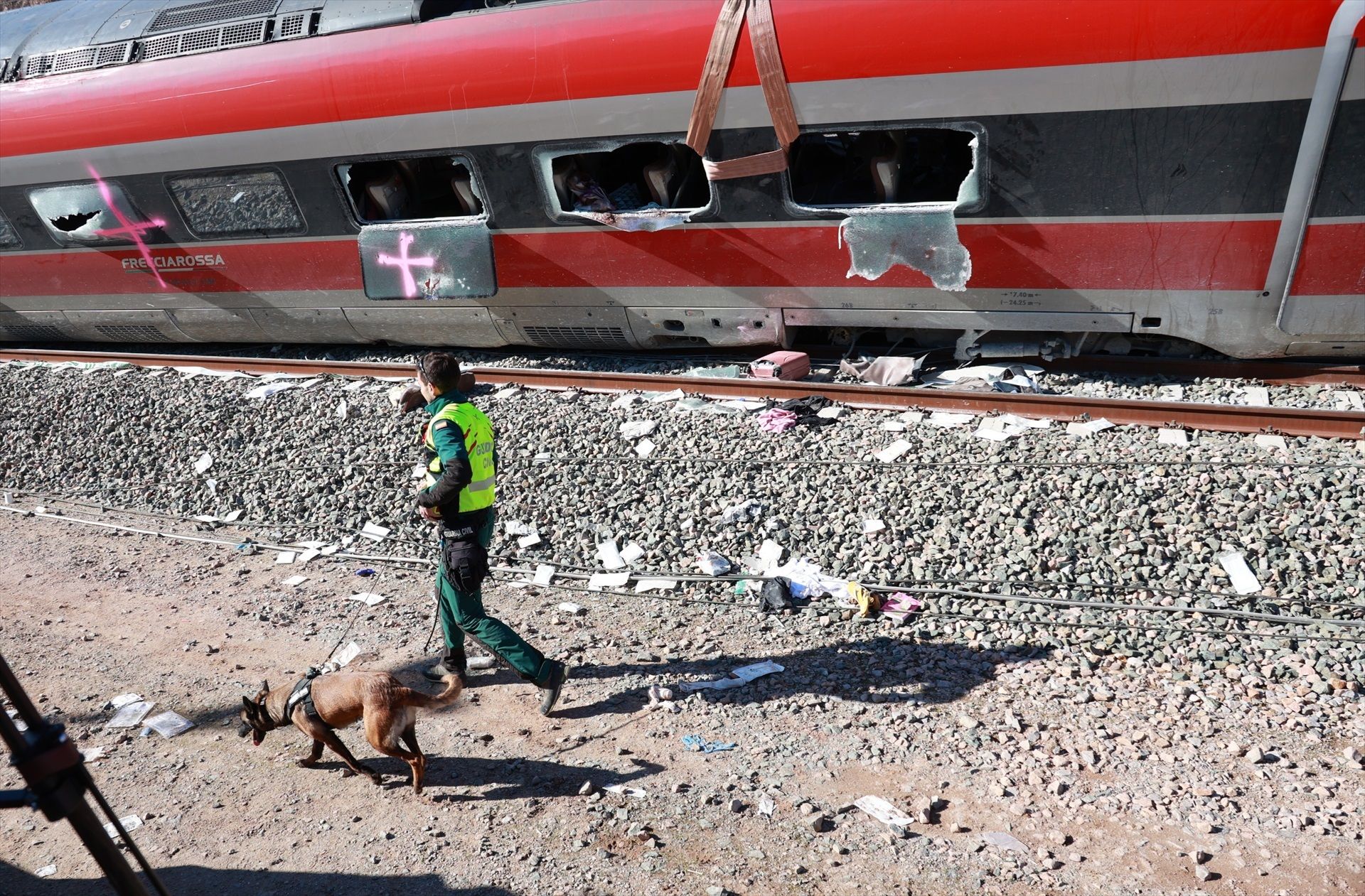 Recuperan los tres cadáveres atrapados en el tren Alvia accidentado en Adamuz
