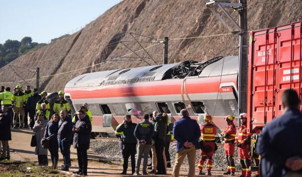 EuropaPress 7233621 agentes servicios emergencias trabajan lugar hechos