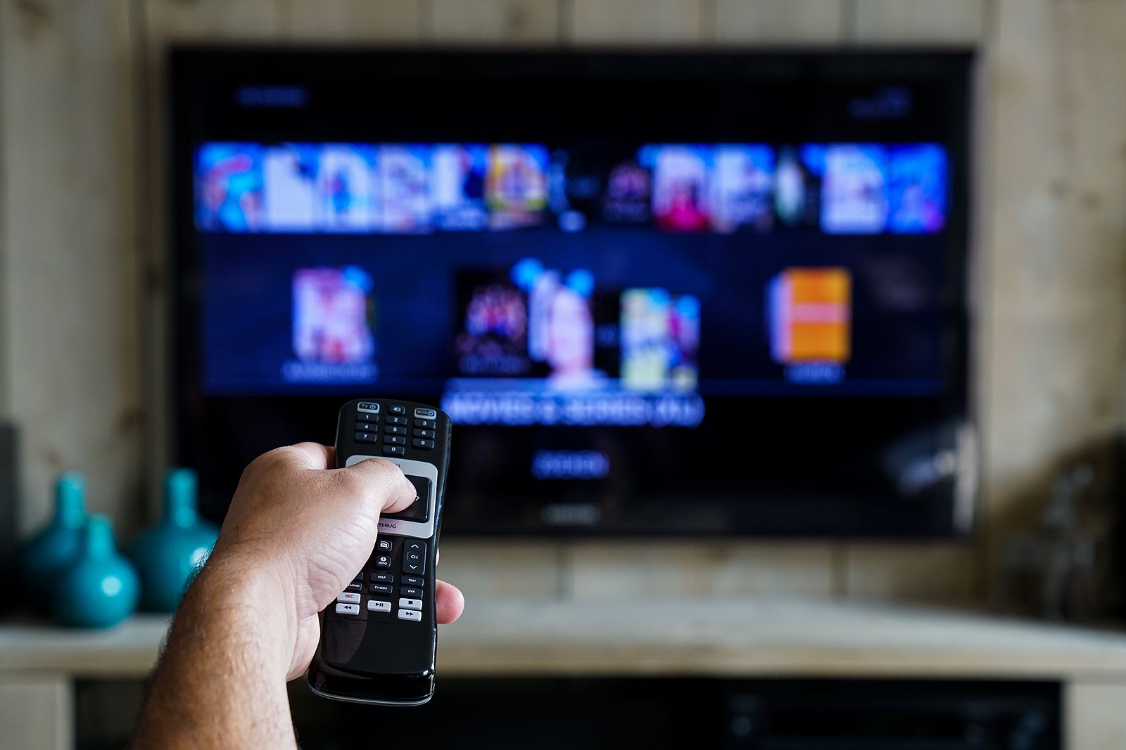 Cómo hacer que las voces de la tele se escuchen mejor. Foto: Bigstock.