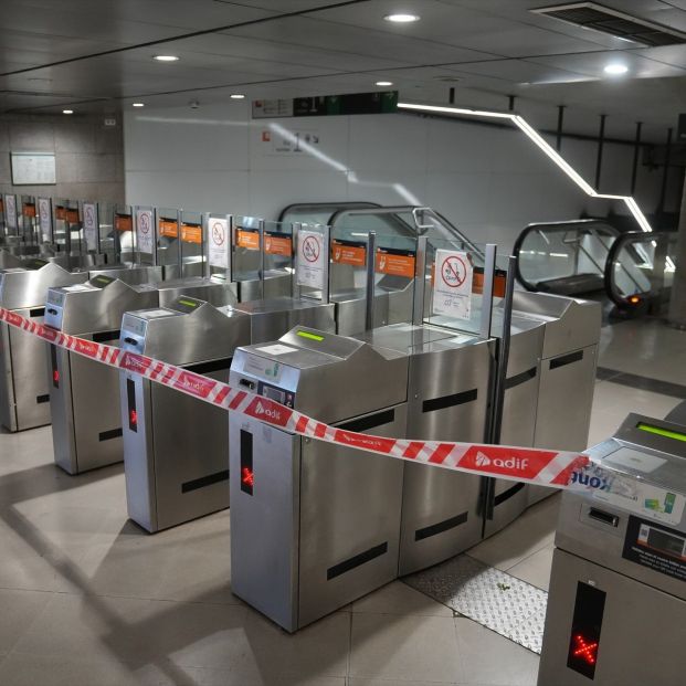 EuropaPress 7235471 tornos bloqueados estacion passeig gracia mientras continua suspension EuropaPress 7235471 tornos bloqueados estacion passeig gracia mientras continua suspension