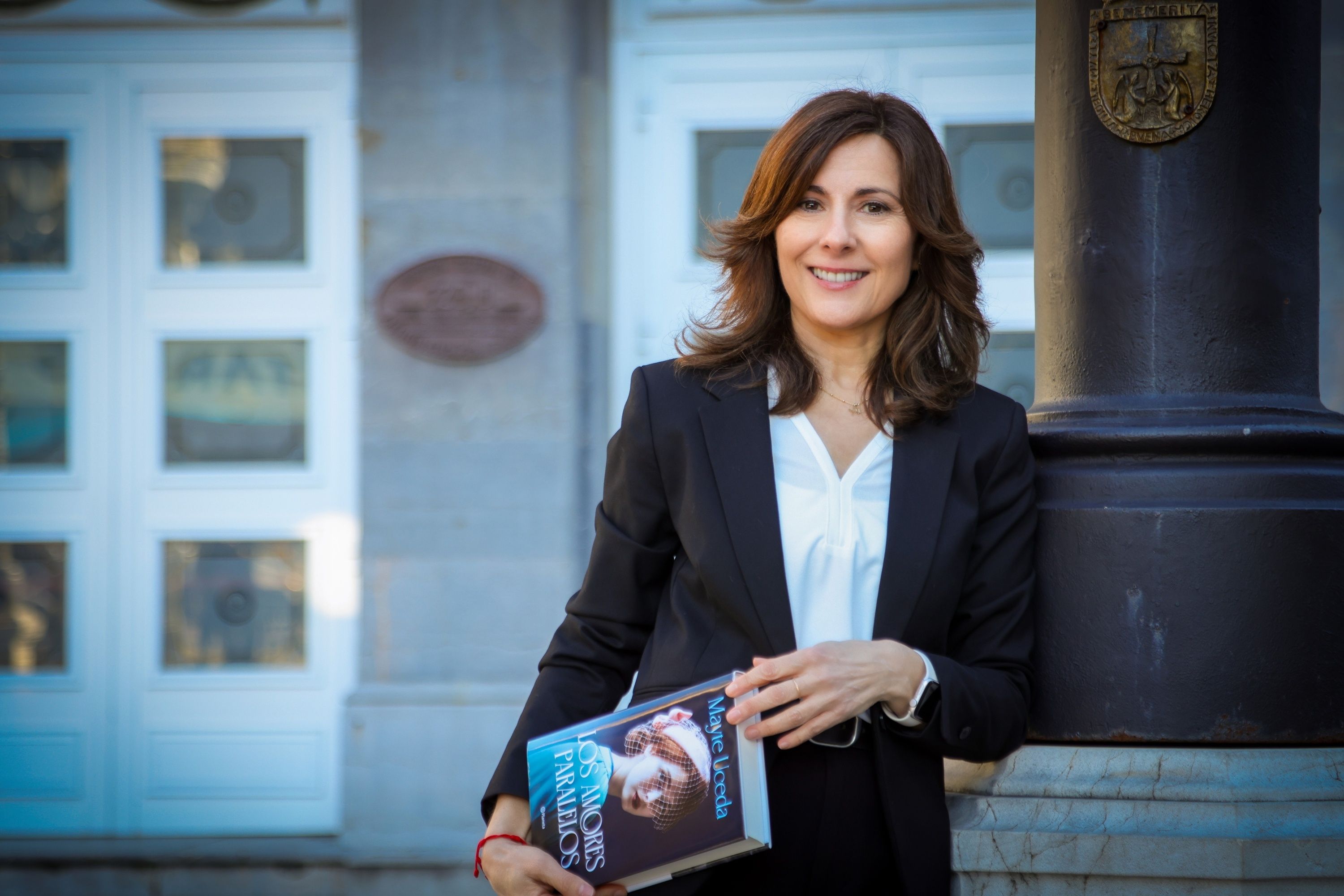 Mayte Uceda presenta su nueva novela 'Los amores paralelos': "El amor no lo salva todo"