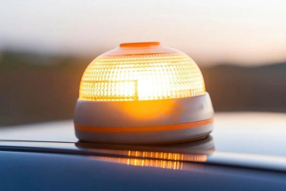 Nani Roma tras asistir a un coche accidentado señalizado con la baliza V16: "No se ve nada" Nani Roma tras asistir a un coche accidentado señalizado con la baliza V16: "No se ve nada"