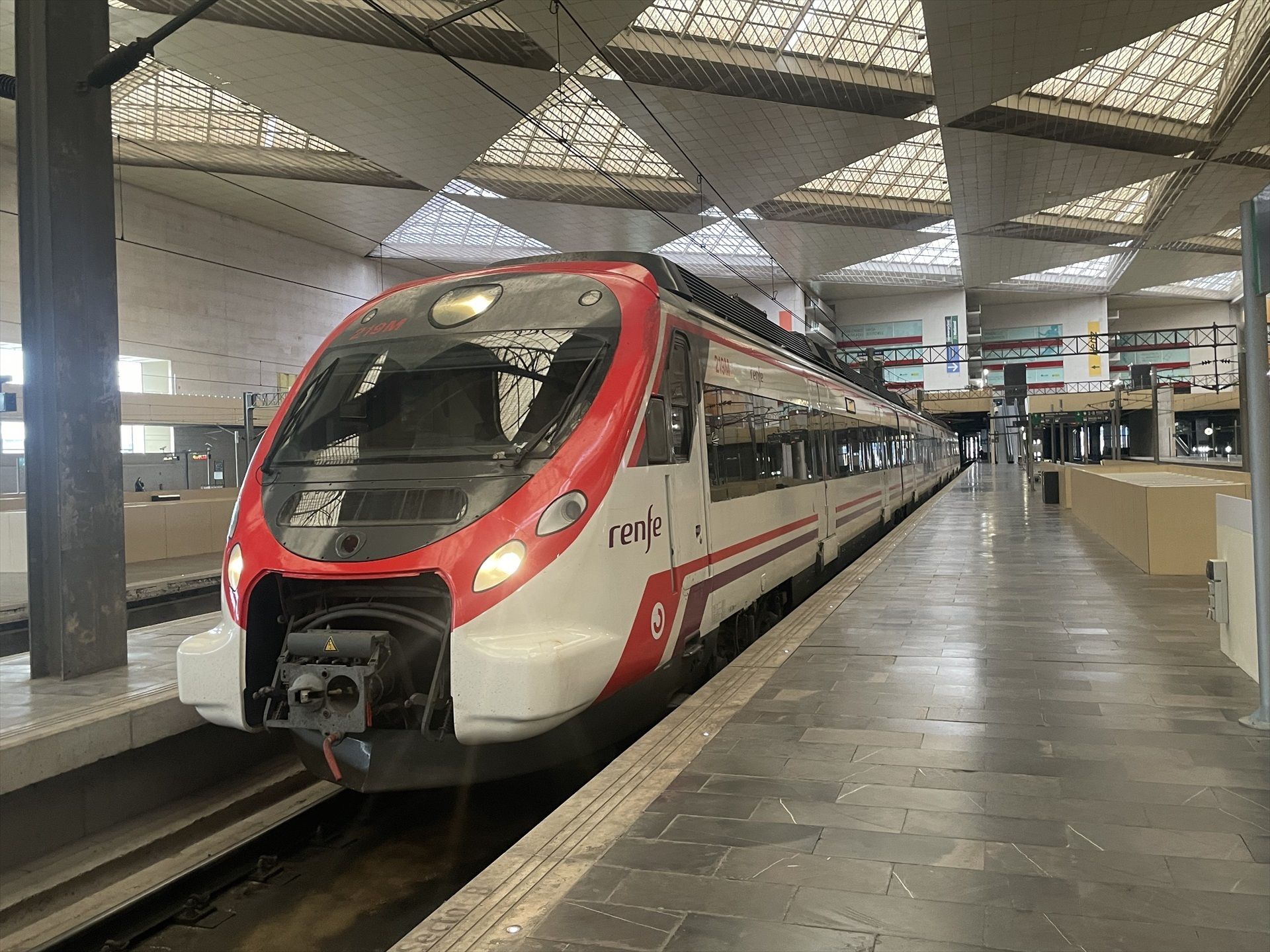 Un tren de Cercanías en Asturias sufre un accidente en un túnel: "Llevamos meses avisando"