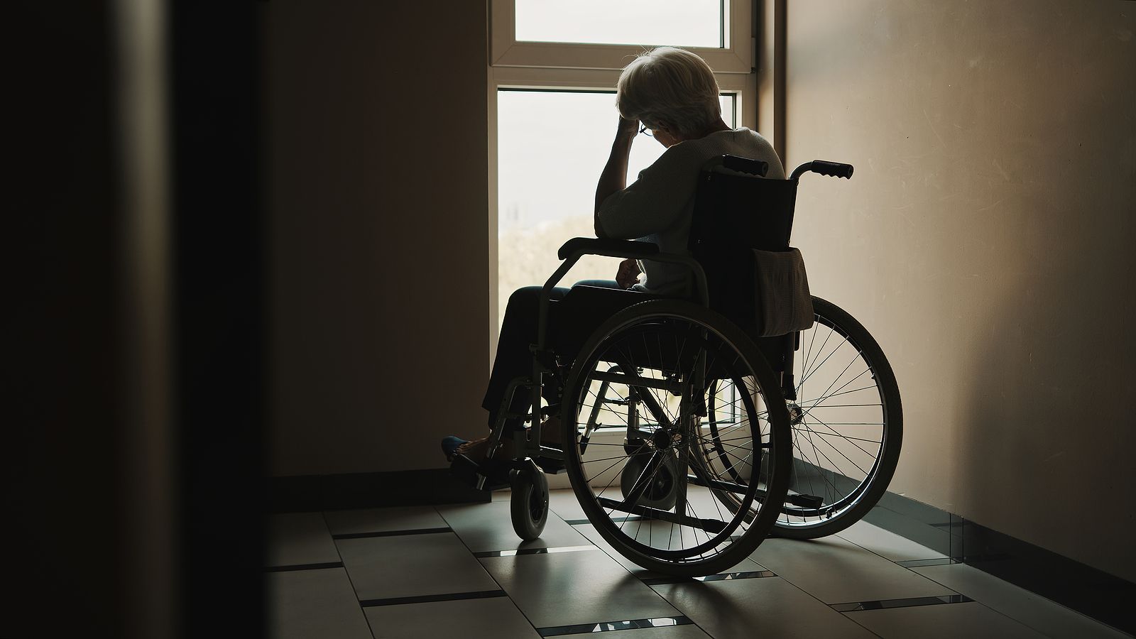 Advierten de los riesgos de la desinstitucionalización: "No debe significar que cuiden las familias"