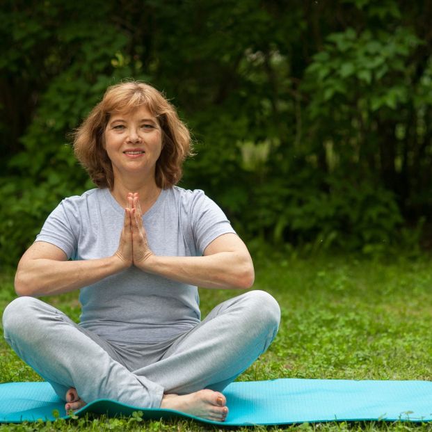 Estos son los beneficios del aeroyoga para las personas mayores