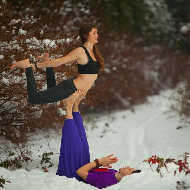 Estos son los beneficios del aeroyoga para las personas mayores