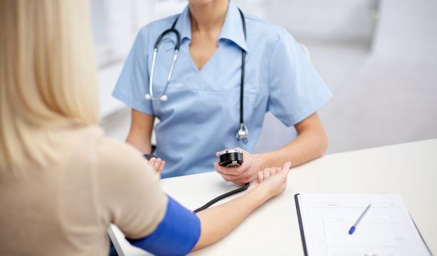 Un nuevo método para controlar la hipertensión reduce ictus y muertes en miles de pacientes