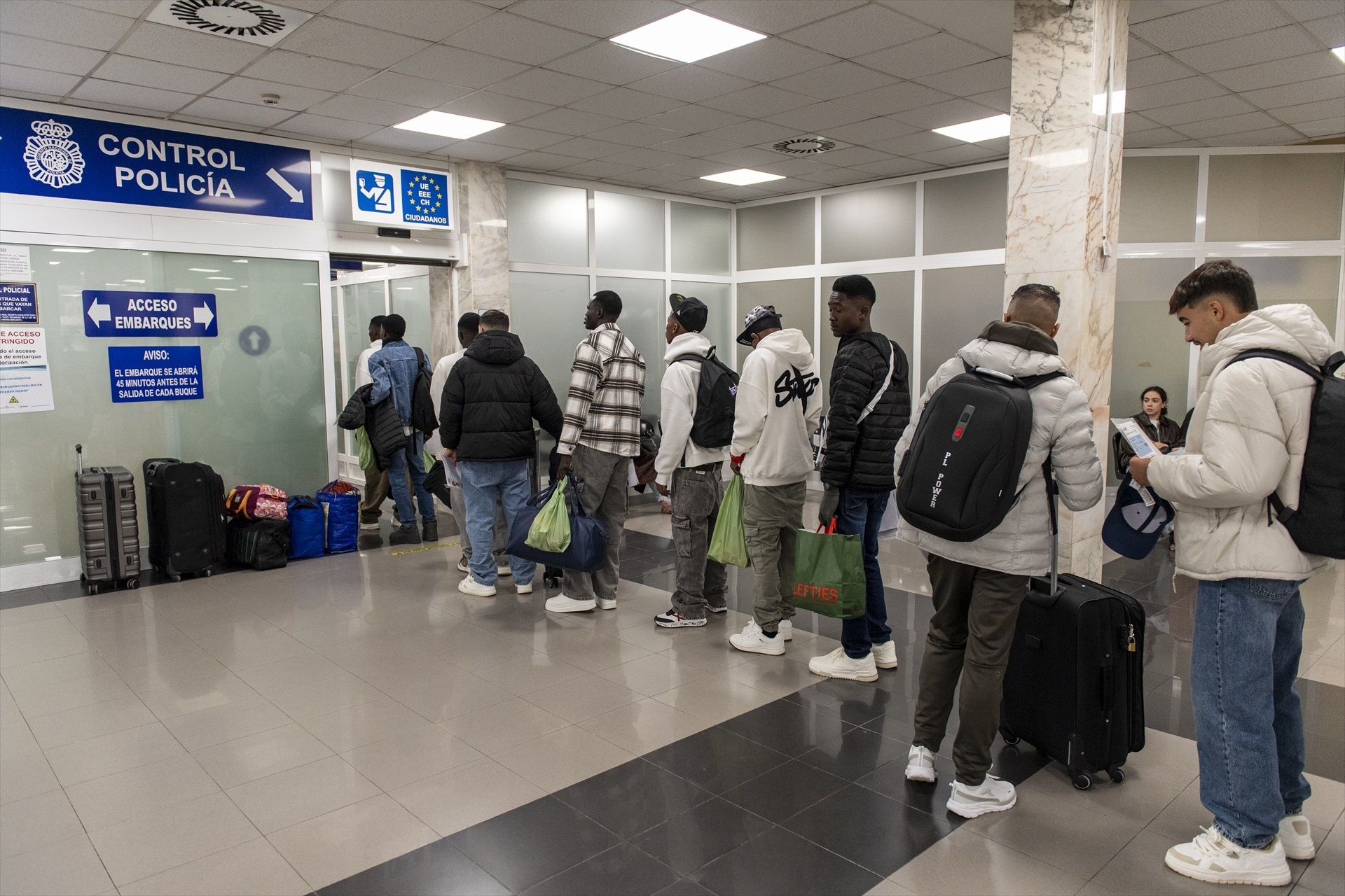 El Gobierno y Podemos pactan una regularización extraordinaria de medio millón de migrantes