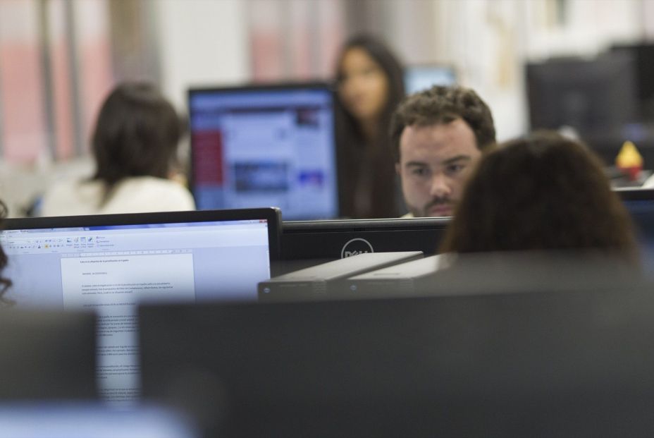 Los hogares con todos sus miembros en paro bajan un 7,3% en 2025 y los de todos ocupados marcan máximos