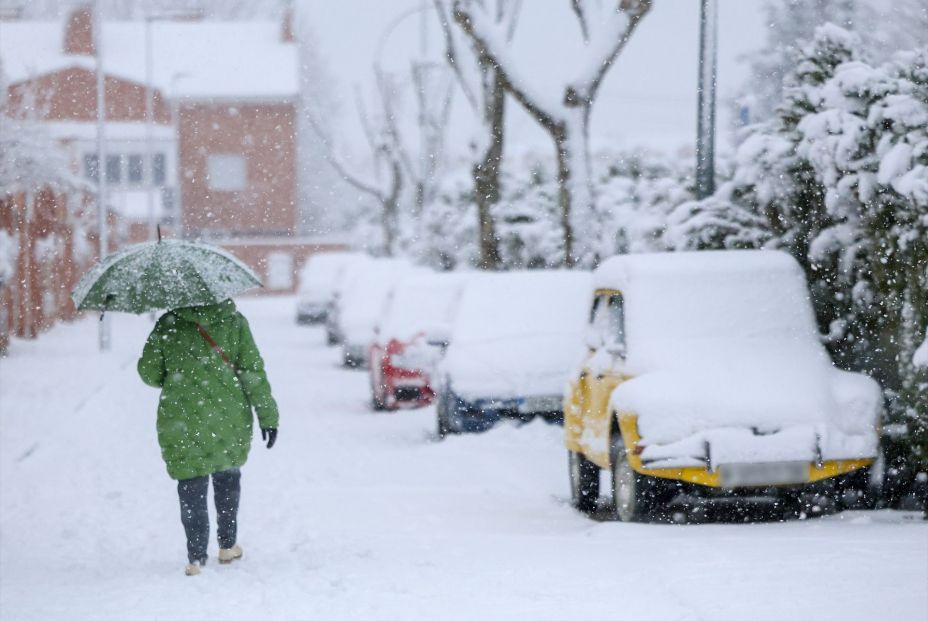 La nieve colapsa Madrid: carreteras cortadas, autobuses suspendidos y vehículos atrapados en la A-6 La nieve colapsa Madrid: carreteras cortadas, autobuses suspendidos y vehículos atrapados en la A-6
