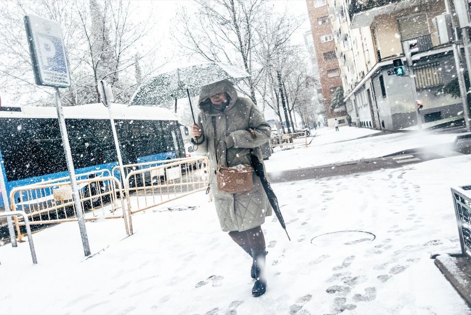 La nieve colapsa durante unas horas Madrid
