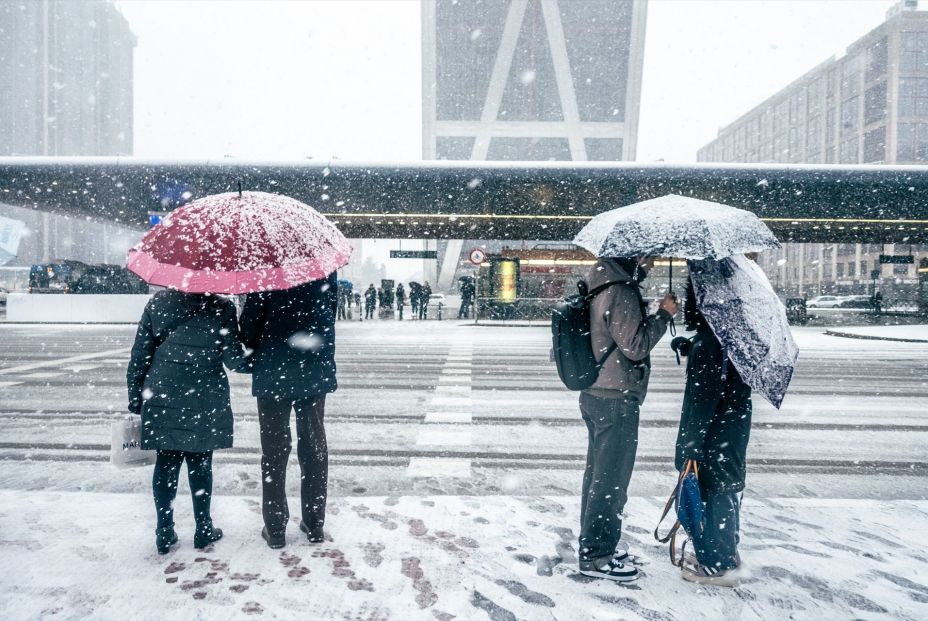 La nieve colapsa durante unas horas Madrid