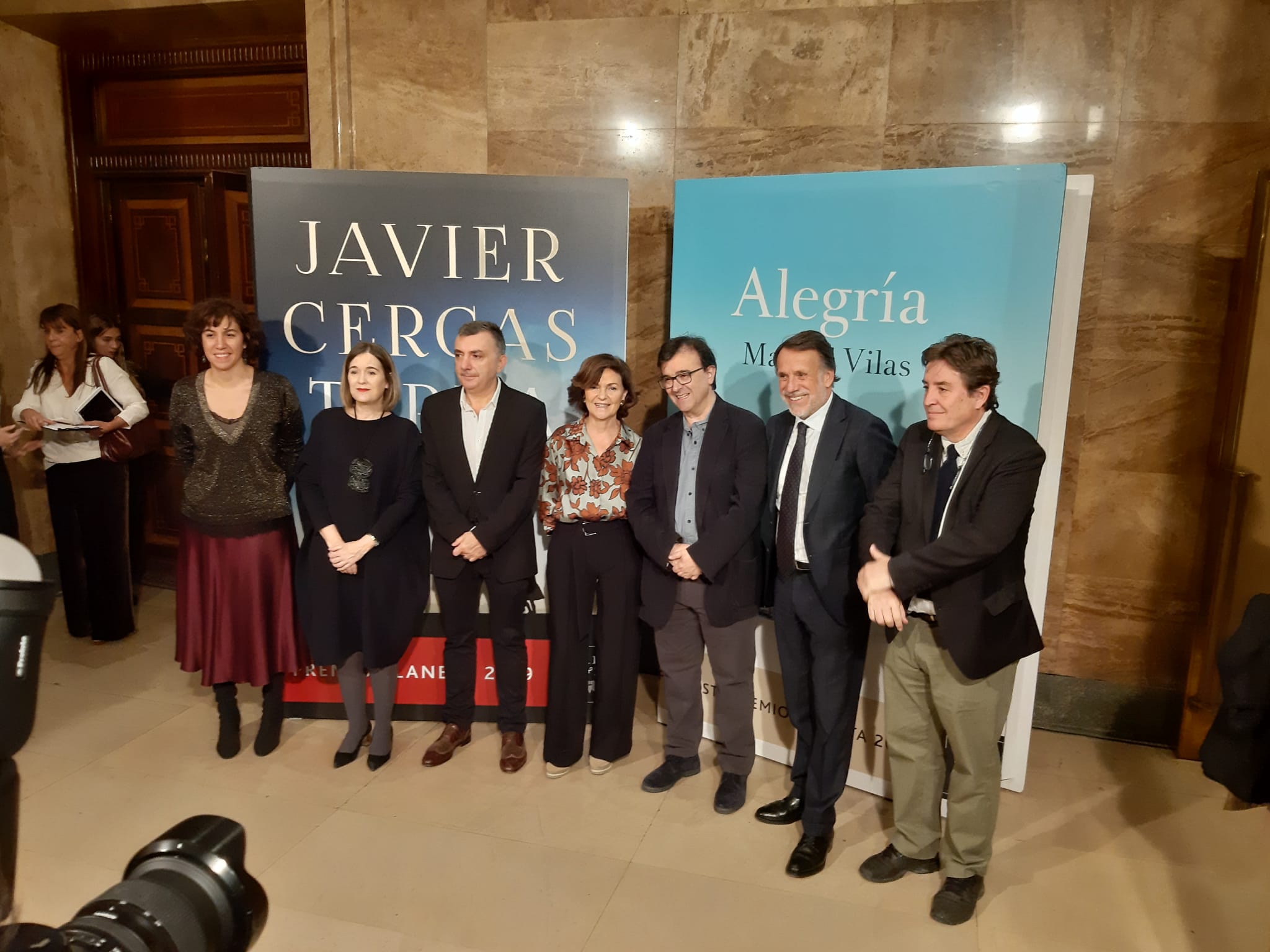 Presentación de las novelas ganadoras del Premio Planeta. Irene Lozano, Marta Rivera de la Cruz, Manuel Vilas, Carmen Calvo, Javier Cercas, José Creuheras y Luis García Mon tero