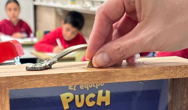 Un proyecto educativo conecta alumnos madrileños con mayores cubanos en extrema vulnerabilidad