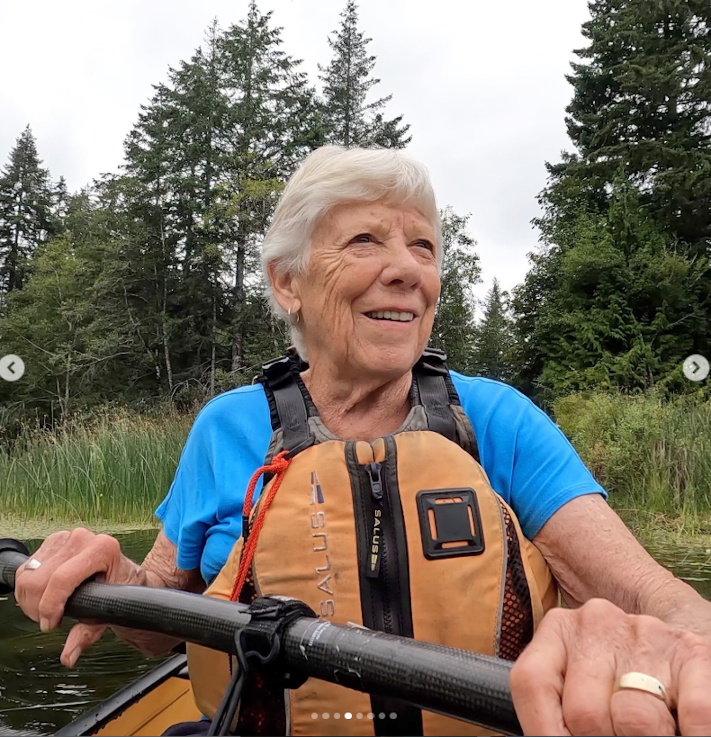 Wendy Outdoors, la youtuber aventurera de 76 años que enseña a acampar en solitario