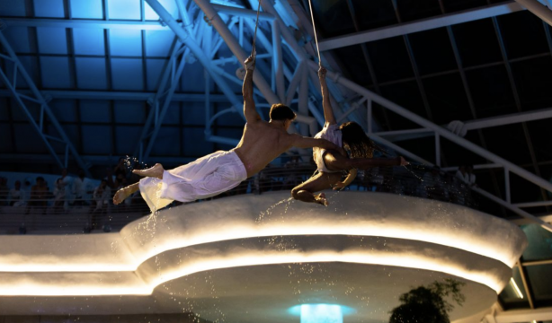 Caldea estrena ‘YCE’, un nuevo espectáculo de acrobacias, pole y un dúo aéreo de straps