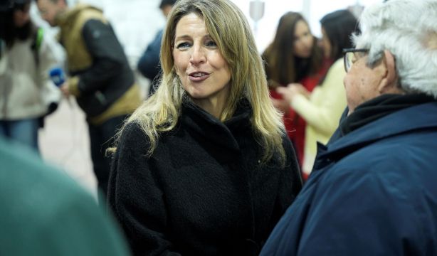 El Gobierno acuerda con los sindicatos y sin la patronal subir el SMI hasta los 1.221 euros al mes