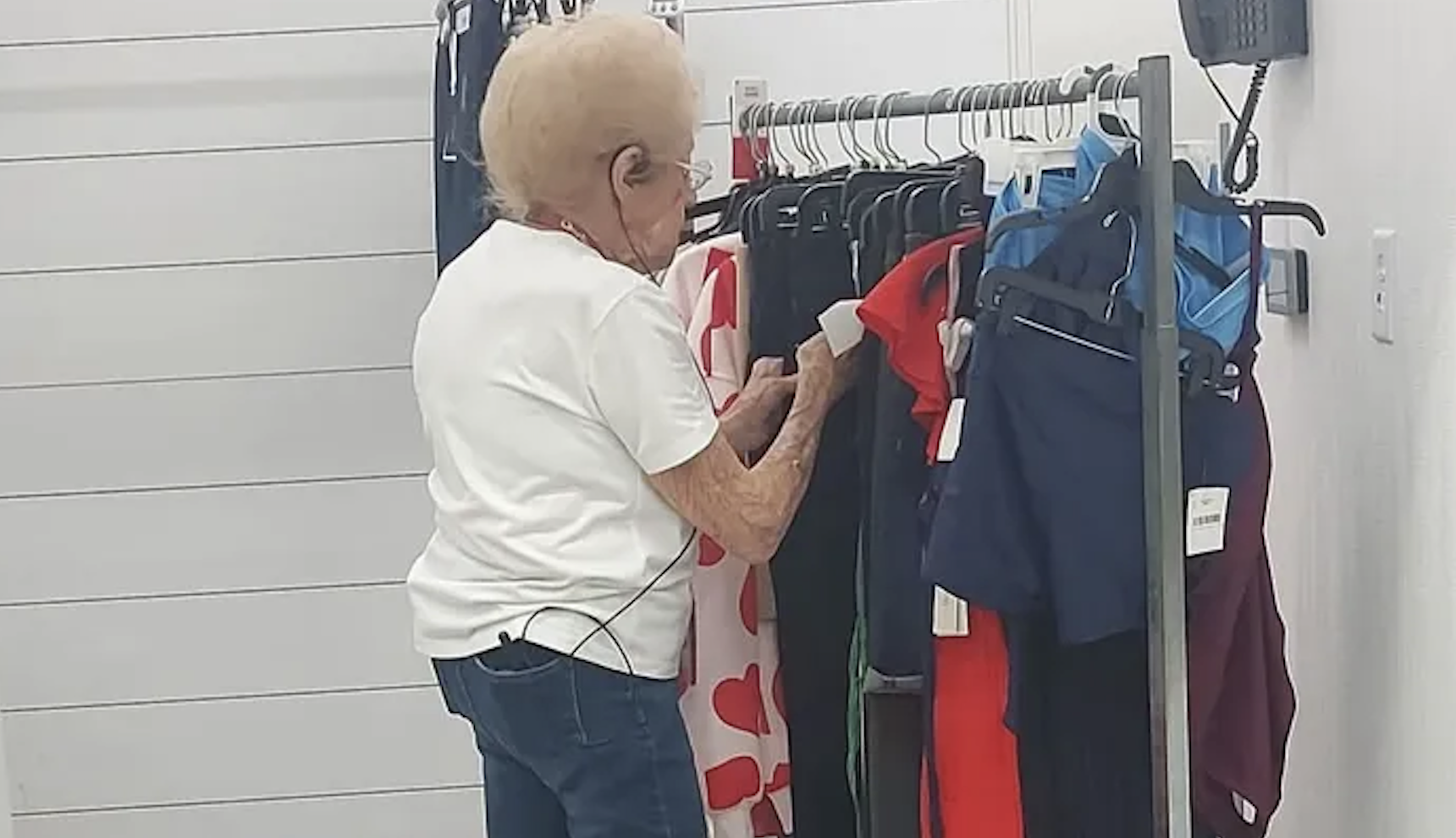 Una mujer logra jubilarse a los 92 años gracias a la ayuda inesperada de desconocidos