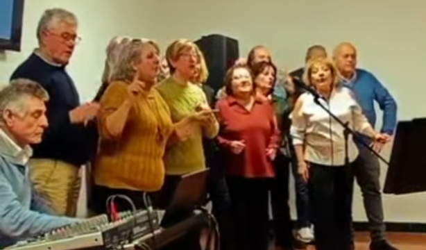 Quince jubilados llevan el karaoke a las residencias de Castellón. Fuente: Facebook Associació de la Gent Major San Bartolomé Borriol.
