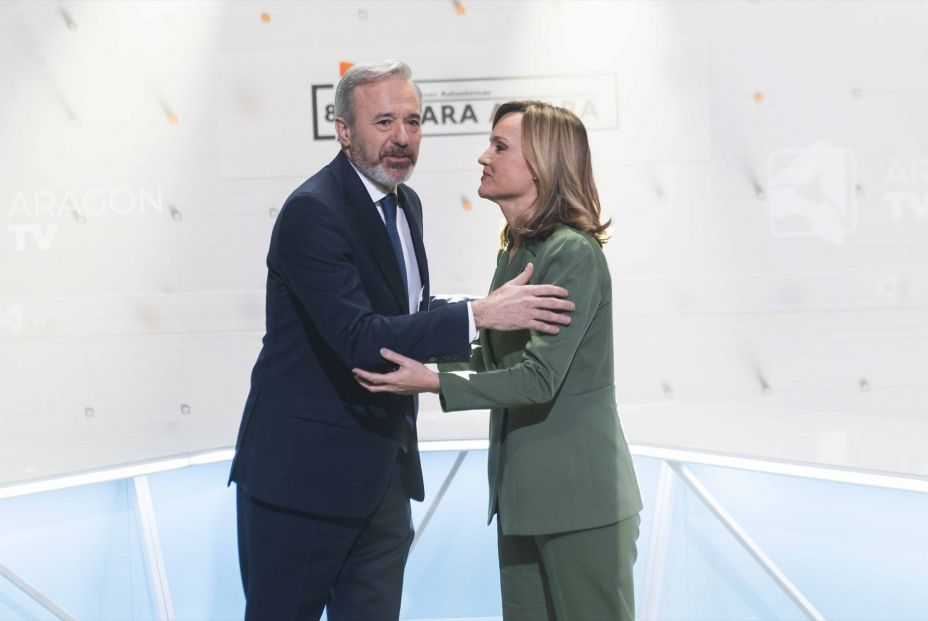 El candidato del PP a la reelección a la Presidencia del Gobierno de Aragón, Jorge Azcón, y la secretaria general del PSOE de Aragón y candidata a las elecciones autonómicas, Pilar Alegría