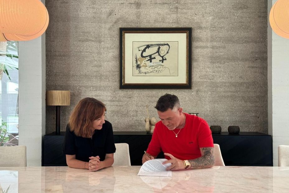 EuropaPress 7249733 alejandro sanz yolanda perez directora general stage entertainment espana