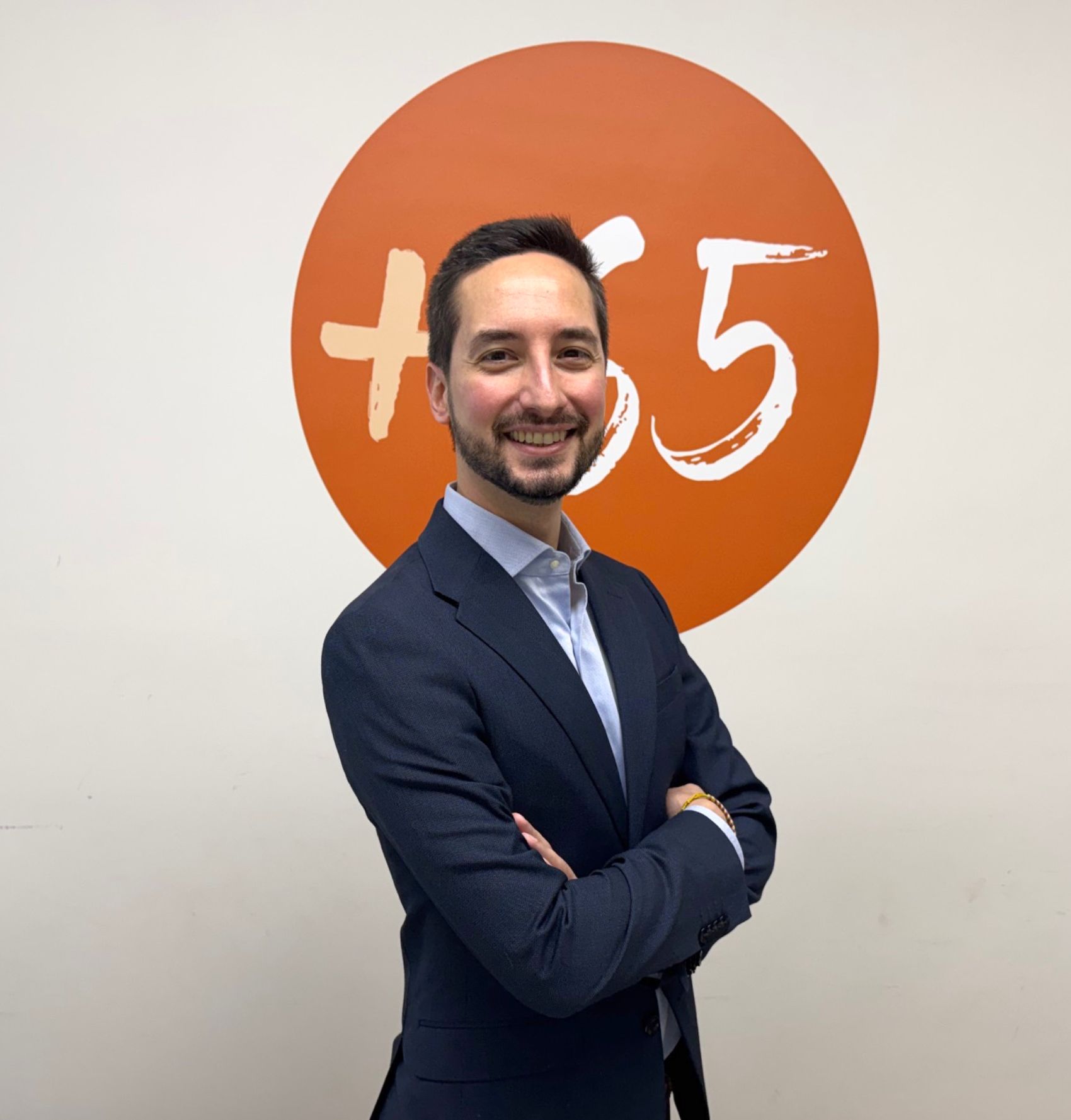 Michele de Maglie, responsable de relaciones externas en Amazon, responde a las dudas de los sénior