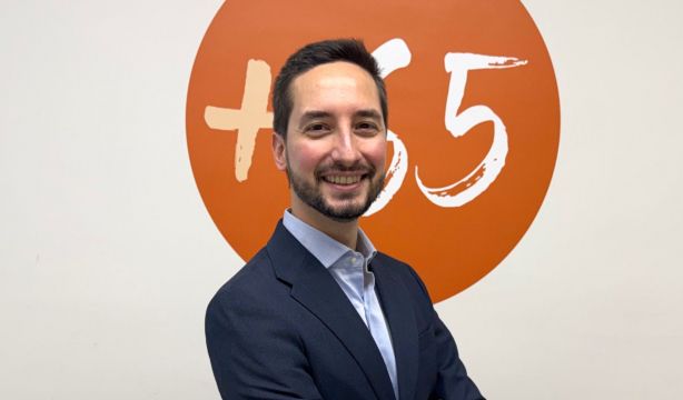 Michele de Maglie, responsable de relaciones externas en Amazon, responde a las dudas de los sénior