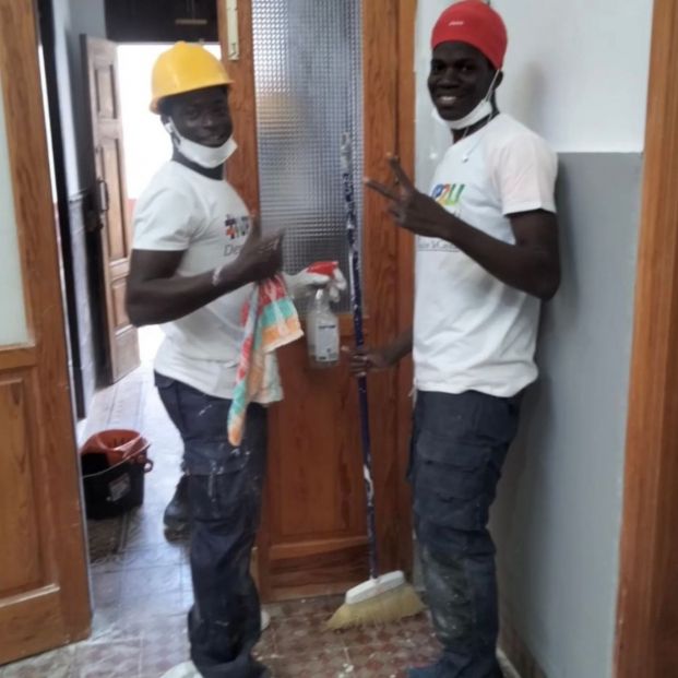 Jóvenes vulnerables reforman viviendas de mayores sin recursos en el proyecto 'Generaciones' (Asociación #UP2U Project) Jóvenes vulnerables reforman viviendas de mayores sin recursos en el proyecto 'Generaciones' (Asociación #UP2U Project)