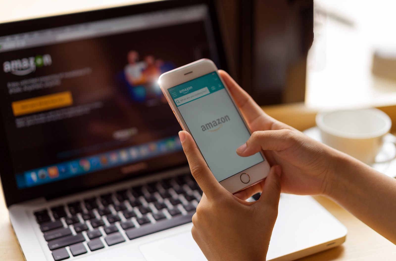 Inmaculada (64 años): "¿Cómo sé que el mensaje que he recibido es de Amazon?"