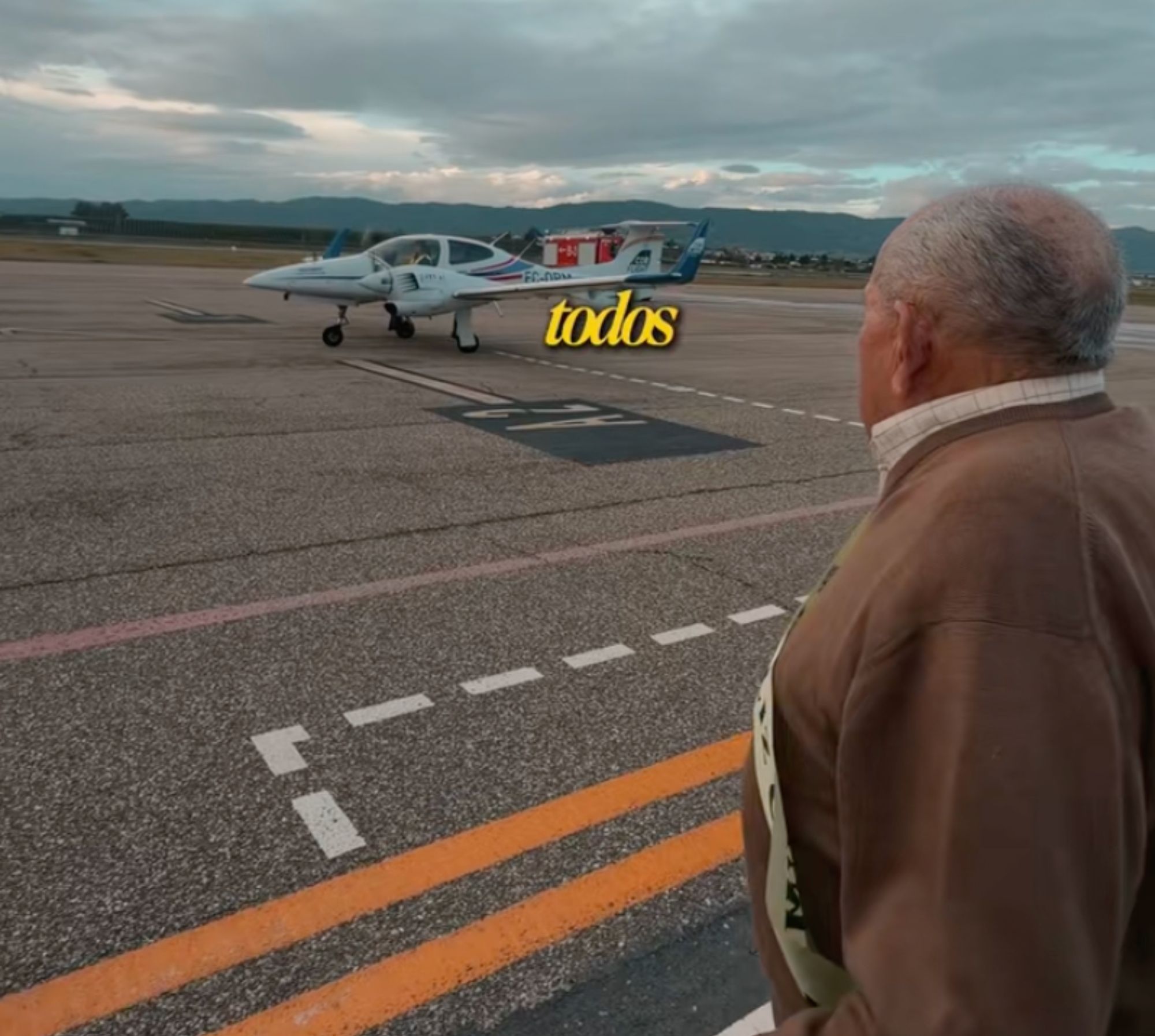 La sorpresa viral a un hombre por su 102 cumpleaños: "Estaba que no se lo creía" (TikTok: @noacruzzzz)