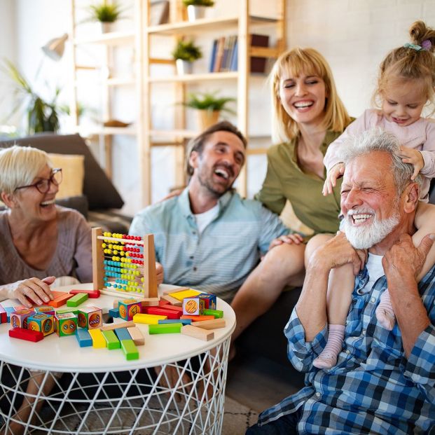 Los mayores de 55 años se consolidan como "salvavidas" financiero de muchas familias en España