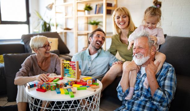 Los mayores de 55 años se consolidan como "salvavidas" financiero de muchas familias en España Los mayores de 55 años se consolidan como "salvavidas" financiero de muchas familias en España