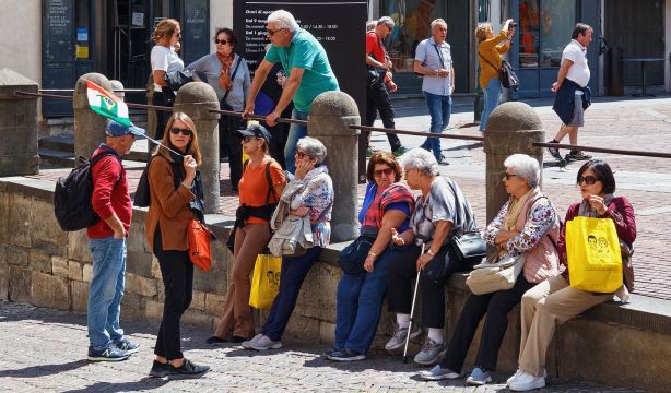 Cuidados y empleo parcial condenan a la mujer a una brecha en pensiones superior al 30%