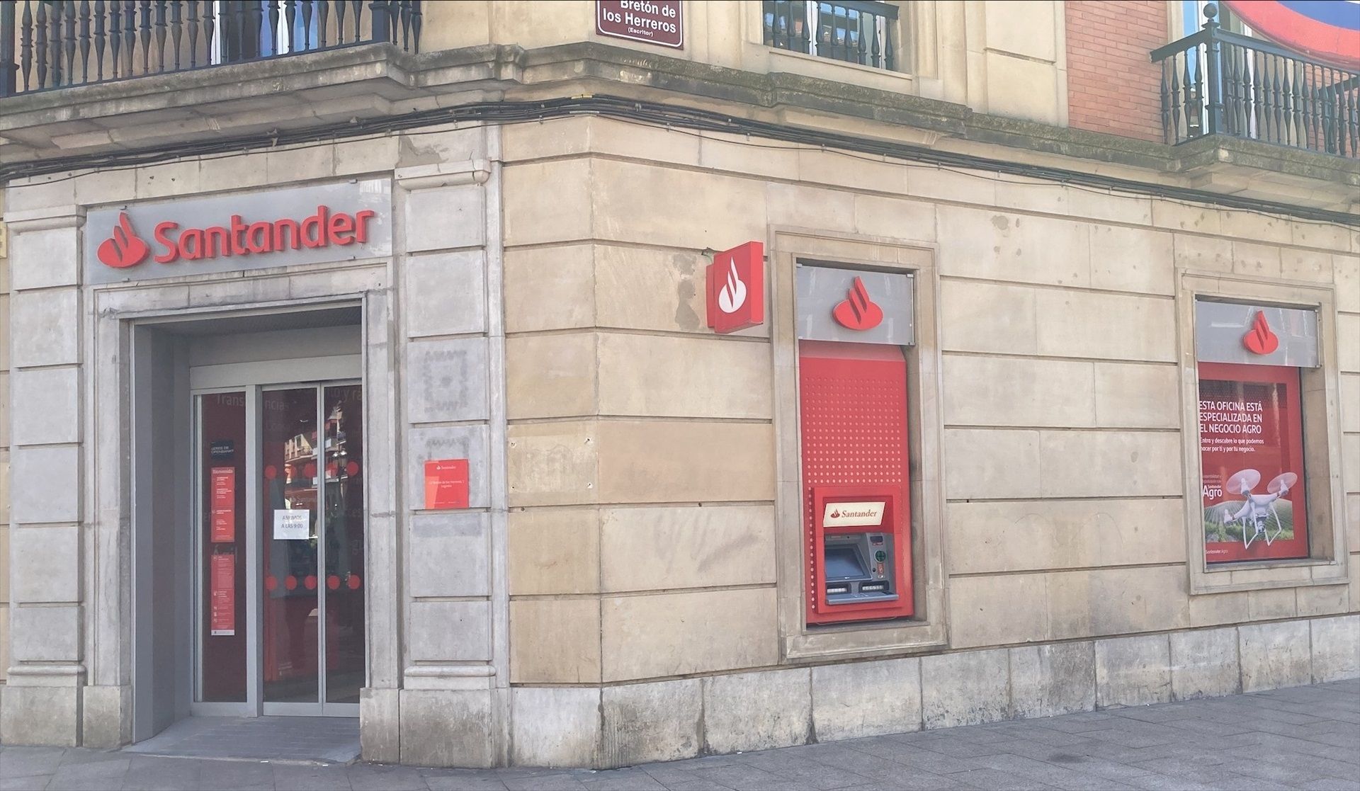 Pago de las pensiones en febrero de 2026: ¿qué día se cobra la pensión en Banco Santander?. Foto: EuropaPress 