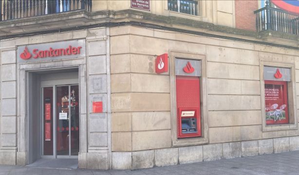 Pago de las pensiones en mayo 2026: ¿qué día se cobra la pensión en Banco Santander?. Foto: EuropaPress 