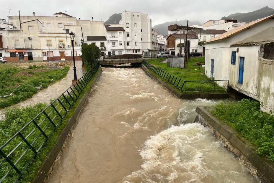 El temporal causa estragos en Andalucía: 3.500 desalojados, pueblos aislados, cortes de luz...