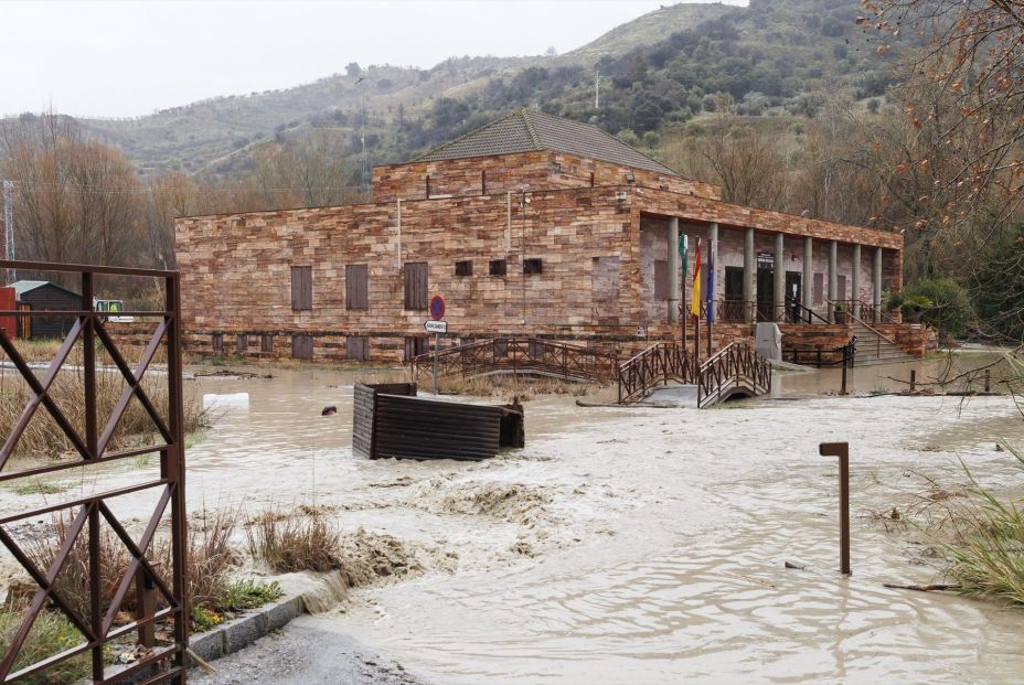El temporal causa estragos en Andalucía: 3.500 desalojados, pueblos aislados, cortes de luz...