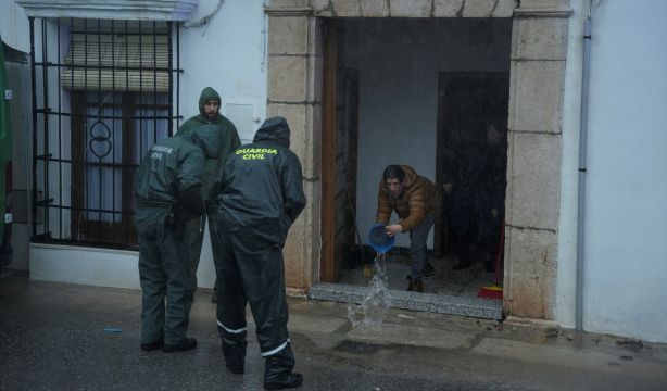 La borrasca Leonardo deja miles de evacuados, localidades incomunicadas y una desaparecida