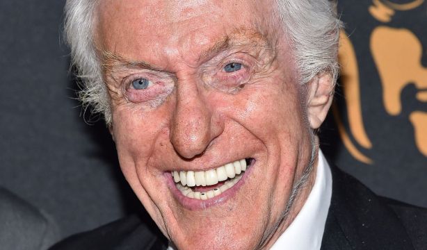 El secreto para vivir hasta los 100 años del mítico Dick Van Dyke. Fuente: BigStock.